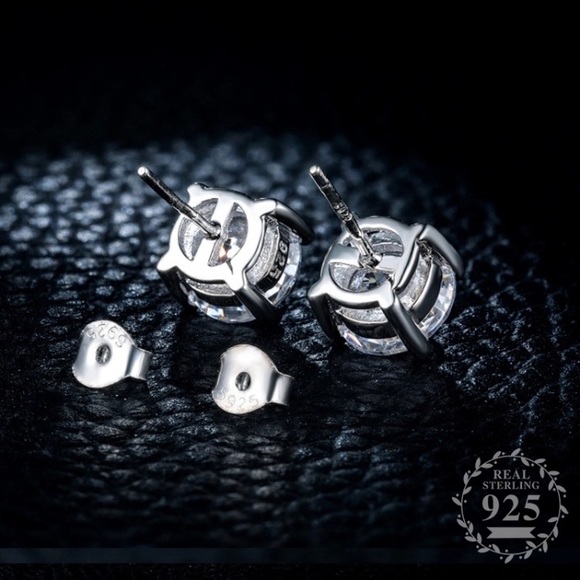 Stunning 1 Ct cz Earings - Picture 4 of 5